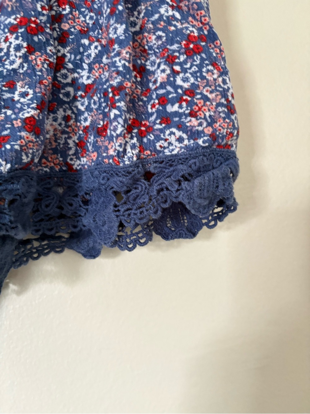 Xhilaration Blue Floral Smocked Waist Lace Shorts Size Small - Picture 6 of 9